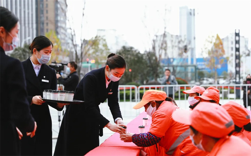 致敬城市美容师丨华地好生活集团助力“建设者之歌”大型公益演出圆满落幕