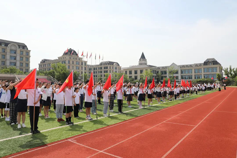 “红领巾促成长，少先队员心向党”——新华公学新队员入队仪式